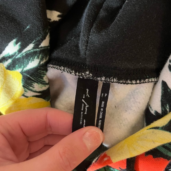 Urban Outfitters Cropped Floral Hoodie - Picture 2 of 3